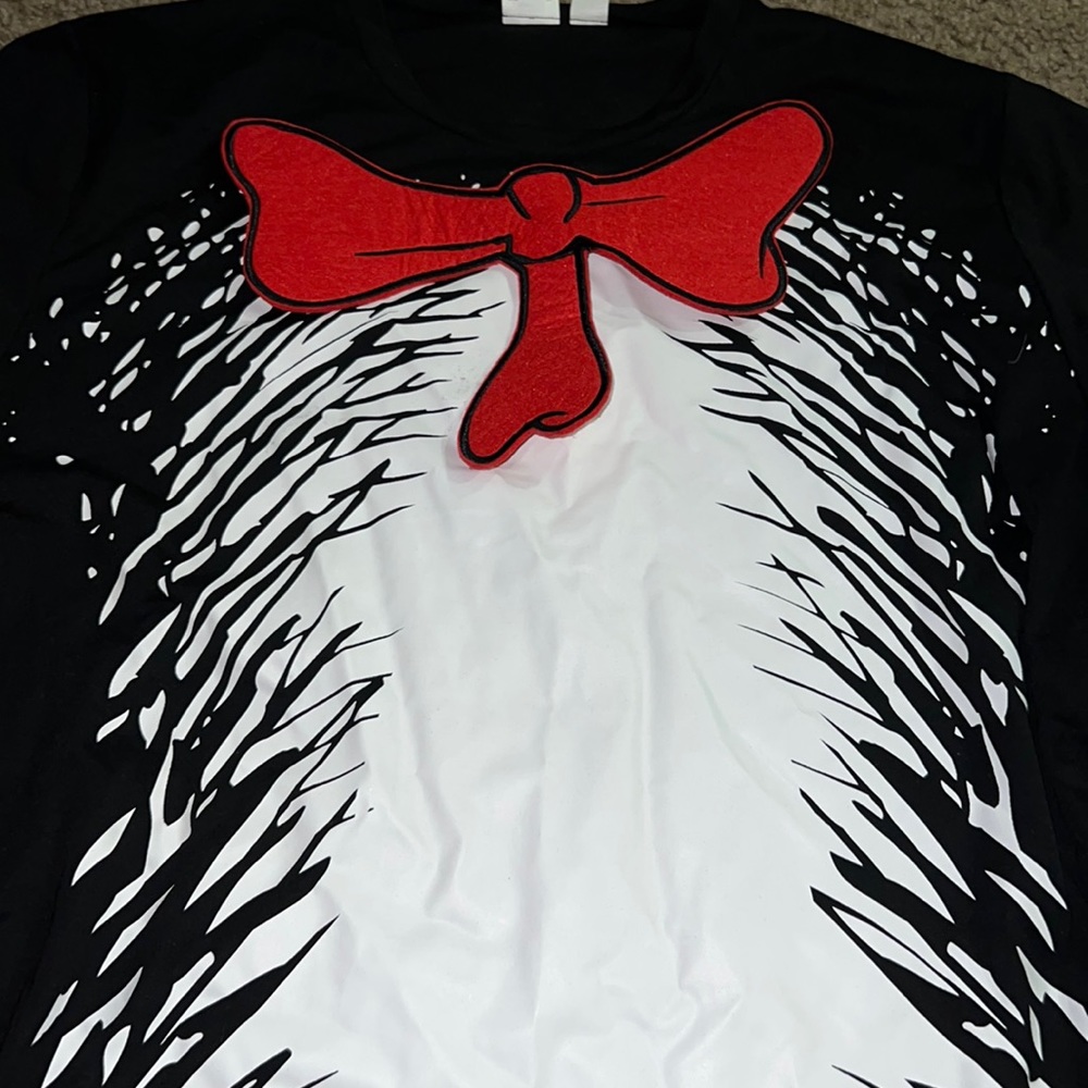 Dr. Seuss cat in the hat T-shirt 2X unisex men &women Red black and white Disney